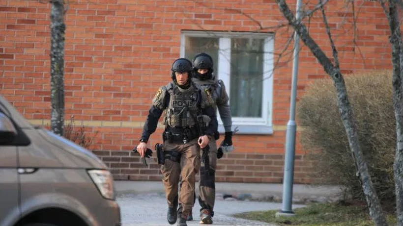 Arkivbild från den omfattande polisinsats i Sävja den 4 april.