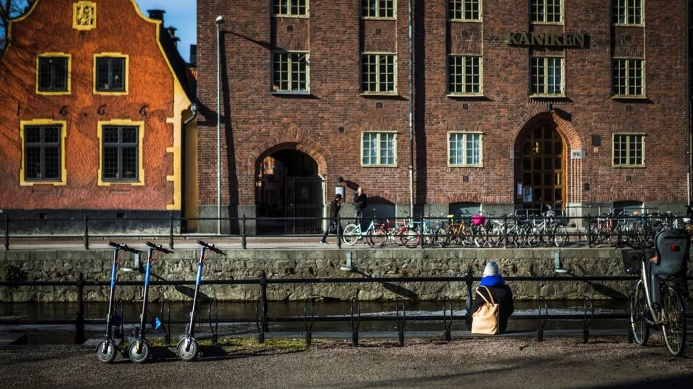 Hyrcyklar och sparkcyklar skräpar ner i Uppsala,  skriver Harry S Gränjefors.