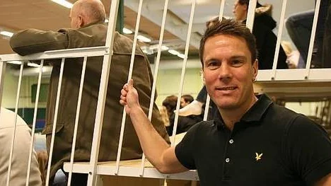Läktarinvigning. Eric Appelquist är ansvarig för sim- och sporthallarna i Östhammars kommuns västra område. Han gläds åt den nya läktaren i Österbybruk.