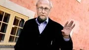 I min generation var det många som hade en stark tro, ofta politisk. Jag tar inte på något sätt ställning och säger att de var bättre när de trodde, det menar jag inte alls. Jag bara konstaterar att nihilismen har vunnit terräng, säger Torgny Lindgren om sin huvudperson, den före detta predikanten.