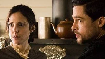 Mary-Louise Parker och Brad Pitt spelar utan ett uns av överspel i Mordet på Jesse James av ynkryggen Robert Ford.