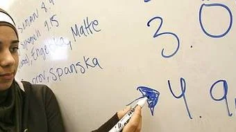 Sabina El-Beb går i klass 9A på Gottsundaskolan - där gillar man inte tv-serien Klass 9A