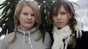 Anna Johansson (t.v) och Ewa Lindelöf på IT-gymnasiet i Uppsala tycker att kontrollen och rapporteringen av frånvaro riskerar att skada mer än den gör nytta.