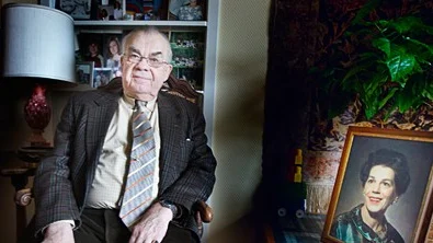 Folke Bernadotte med porträtt modern Estelle.