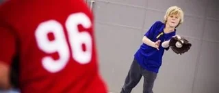 Många basebollar i luften