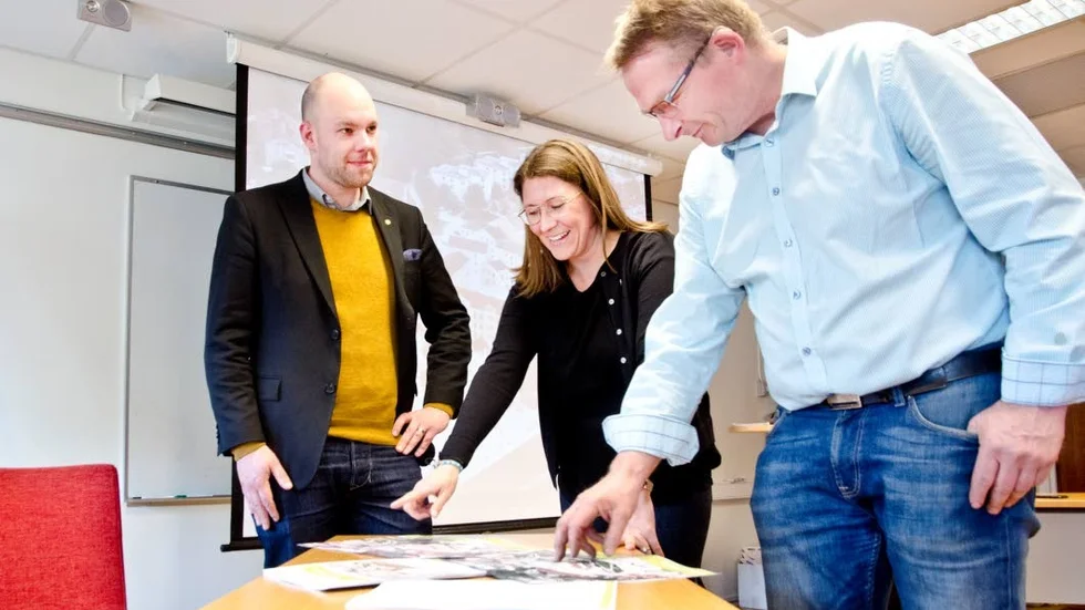 För ett år sen presenterade Johan Rocklind (S), Ann-Sofie Lifvenhage (M) och Håkan Ekstrand (C) planerna för centrumkvarteret. Nu lämnar de styrelsen för Centrumfastigheter.
