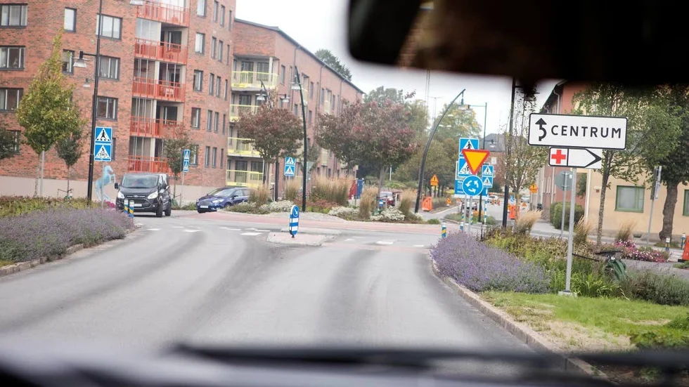 Alla gupp och vägarbeten gör att man måste undvika Katrineholms centrum, tycker skribenten.