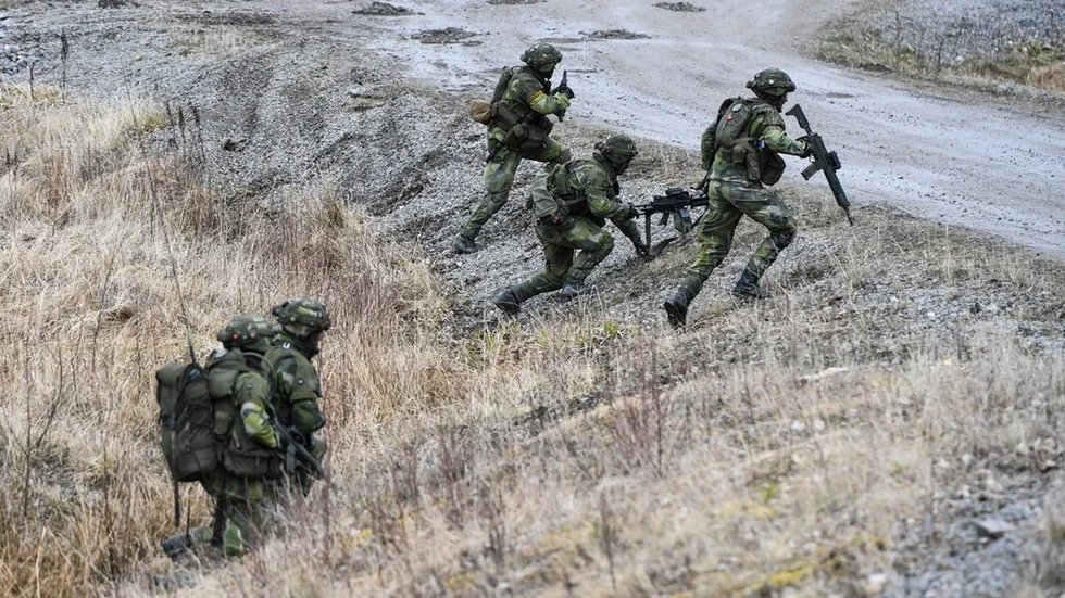 Varje försvarsbeslut som ska tas med bred politisk förankring är ny höjd av besegra. Det ger sällan ett idealiskt förhandlingsutfall, bara det som var praktiskt möjligt när olika partier på olika ideologisk grund tvingas att jämka sina slutsatser.  FOTO: PONTUS LUNDAHL/TT