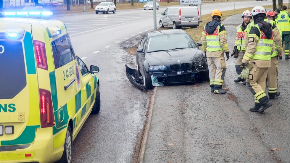 Det var den 16 november i fjol som bilen krockade med en bårbil.