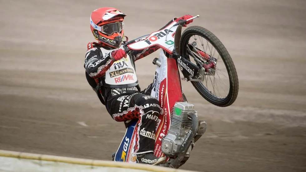 Kacper Woryna visade åkglädje fast underlaget var tufft – vilket han själv fick erfara i nomineringsheatet när matchen i och för sig var över.