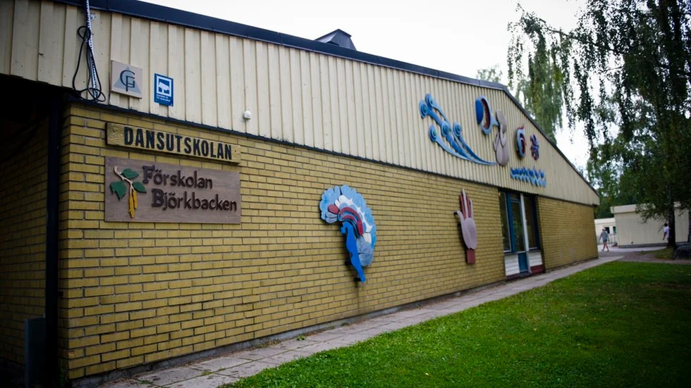 Dansutskolan är en kommunal F-6-skola som ligger i Gnesta tätort.