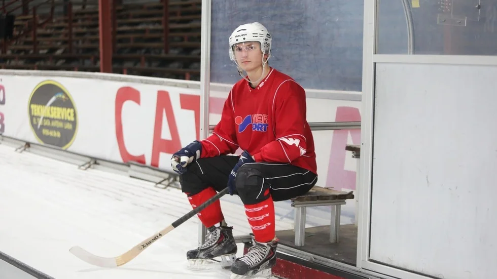Linus Bodeström har avtjänat sina två matchers avstängning och är tillbaka i laget mot IFK Rättvik på fredag. Foto: Roger Culmsee