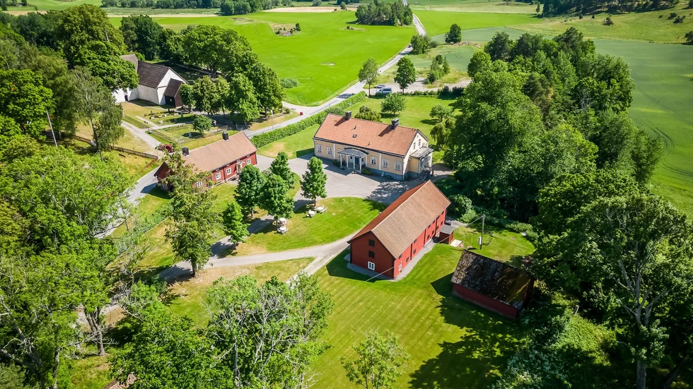 Beslutet om att Risinge prästgård skulle säljas togs i julas. Nu är den ute på marknaden.