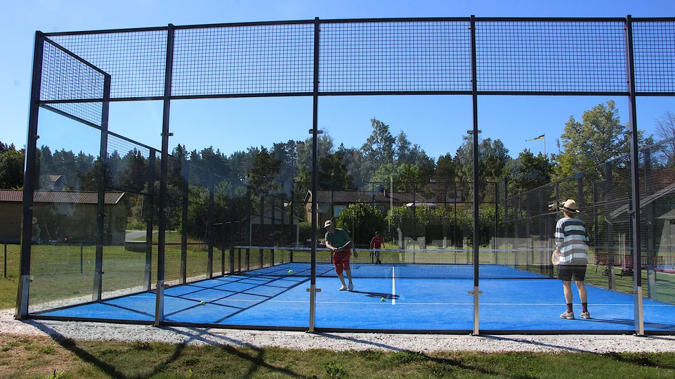Pite havsbad group kommer att bygga totalt fyra nya utepadelbanor vid tre av sina anläggningar i Norrbotten. Två på Pite Havsbad, en på Nordkalotten i Luleå och en på Cape East i Haparanda.