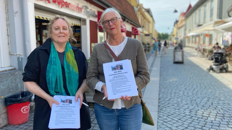 Barbro Svensson Sjöberg och Joyce Westerberg, som har bott i Mariefred i omkring 30 respektive 40 år, engagerar sig i Djurgårdsportens och Wiks framtid. SFAB vill riva byggnaderna – och mot dessa planer protesterar duon, och hundratals Mariefredsbor, via en namninsamling.
