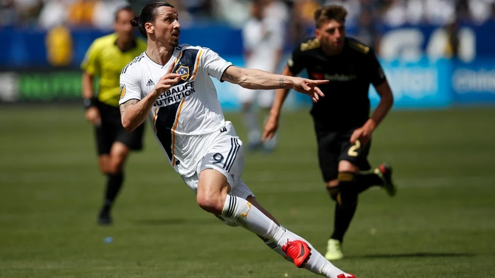 Zlatan Ibrahimovic är tvåa i skytteligan med sina 15 mål. Leder gör Josef Martínez med 24 mål.