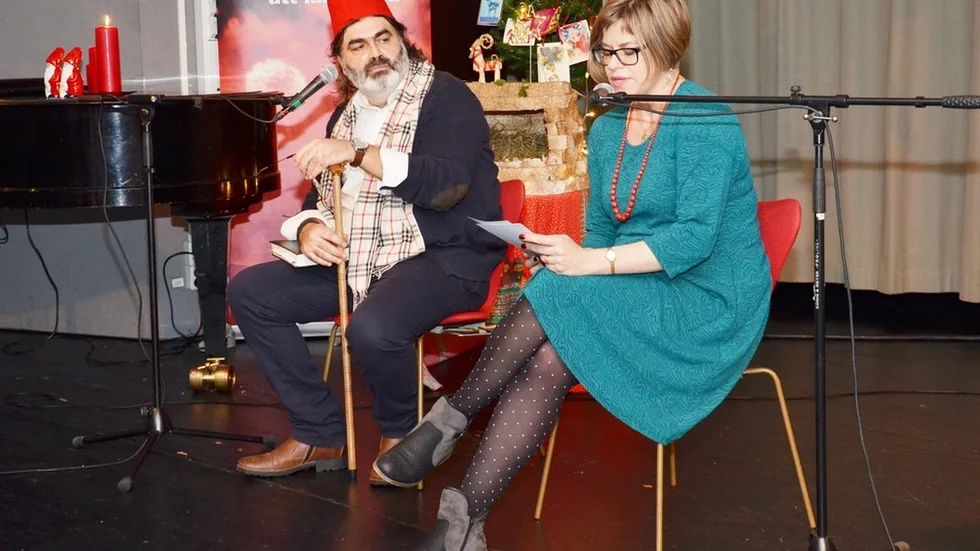 Malkon Malkon och Irène Karlbom Häll besöker Flens bibliotek. De kommer att läsa poesi på svenska och arabiska, och ge mer information om de Poetry slam-tävlingar som är på gång i Flen.