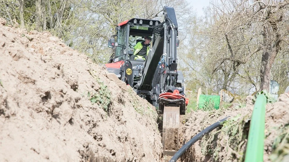 Gunnel Malm riktar ett tack till alla dem som ser till att även Julitabor får fiber. FOTO: ROGER CULMSEE