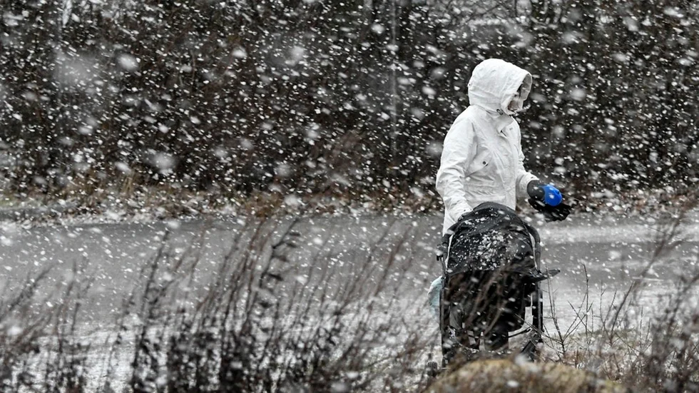 Snö, regn och allt däremellan är att vänta under tisdagen.