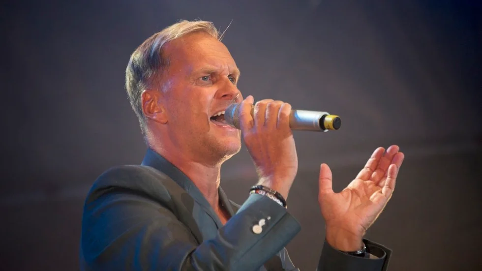 Gabriel Forss ses ofta på hemmaplan i Katrineholm, som här på Århundradets musikfest i somras. Snart är det dags för julallsång, i år i Pingstkyrkan.