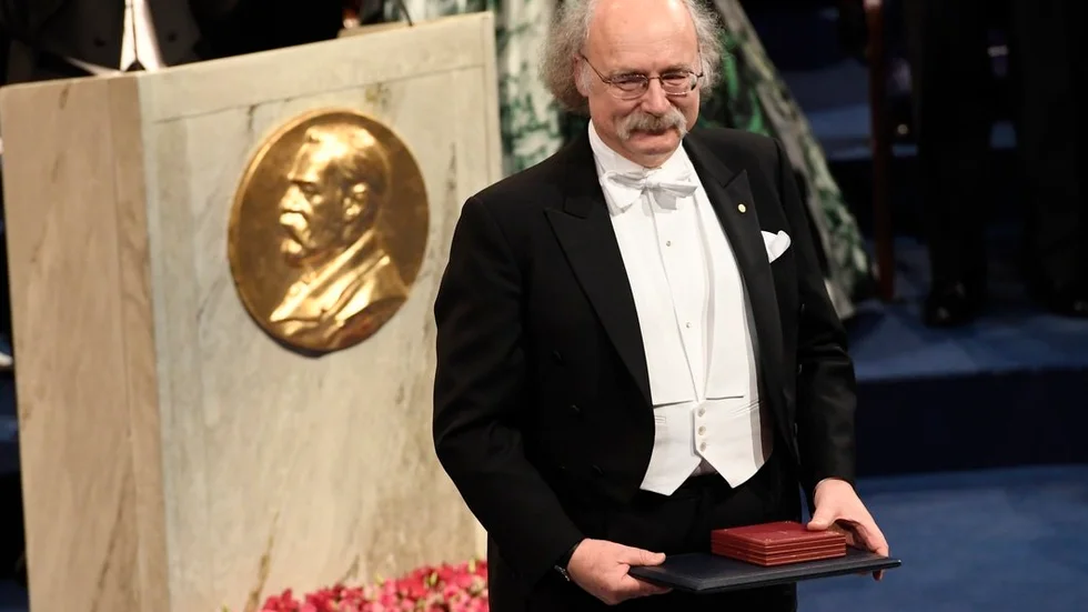 Duncan Haldane, professor på Princeton University, tilldelades priset förra året. Bilden är från när han tog emot medaljen under Nobelprisutdelningen i Konserthuset i Stockholm.