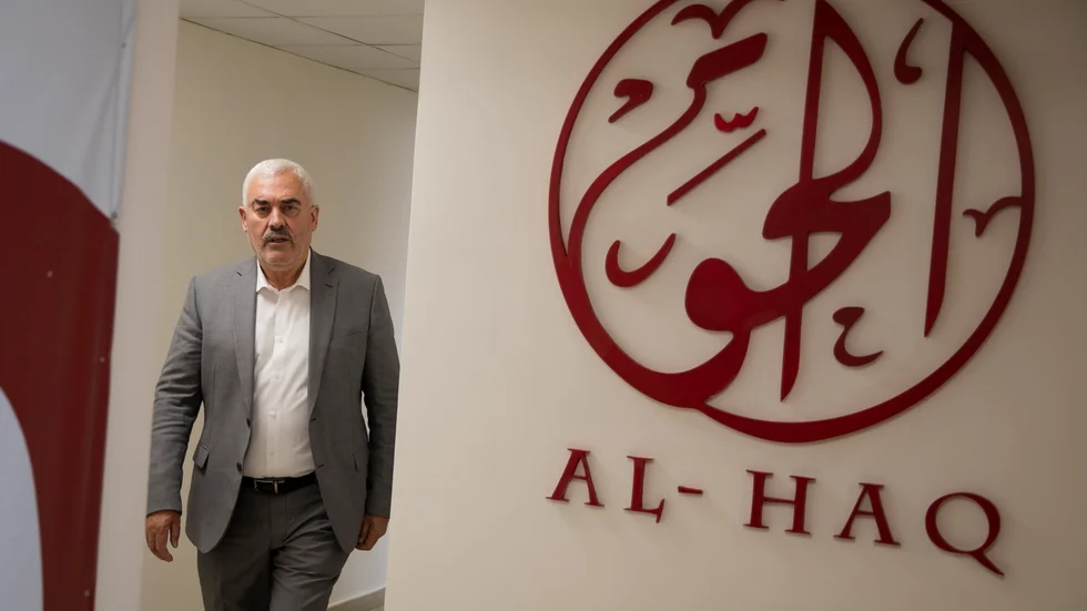 Shawan Jabarin, chef för den palestinska människorättsgruppen al-Haq, vid kontoret i Ramallah på Västbanken. Bilden är från i oktober i fjol.