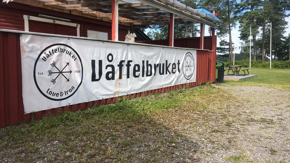 Våffelbruket har en våffla med räkor i sitt matutbud på kiosken vid Klämmingsbergsbadet.