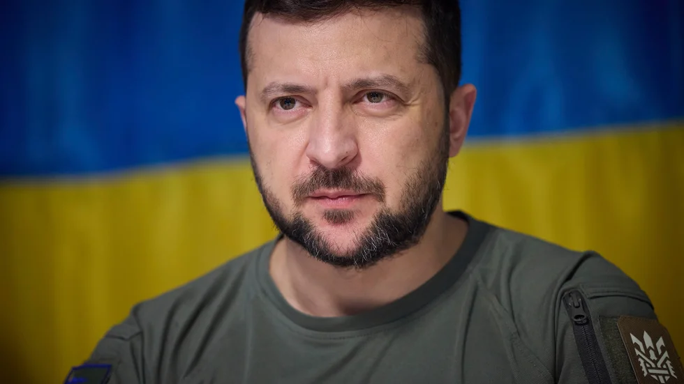Zelenskyj lovade att ta i med krafttag mot korruptionen när han valdes till president 2019. Han fick snabbt kritik för att han tillsatte många poster med vänner och tidigare kollegor. Nu har han avskedat en av dem. "Han vill sända budskapet att 'även min barndomsvän ryker om han inte sköter sig', säger analytikern Jacob Hedenskog.