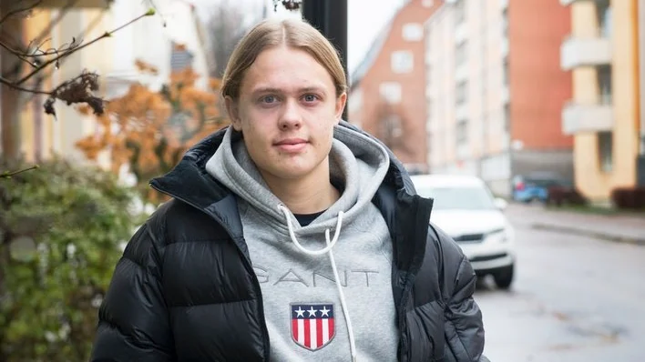 På frågan om vad han är mest nöjd med i sin innebandykarrär såhär långt svara Erik: "Förra säsongen spelade Sörmlandslaget superbra i distrikslags-SM. Vi tog silver, och det var första gången ett killag från Sörmland ens tog sig till final. Sedan är det såklart A-lagskontraktet, det känns stort."