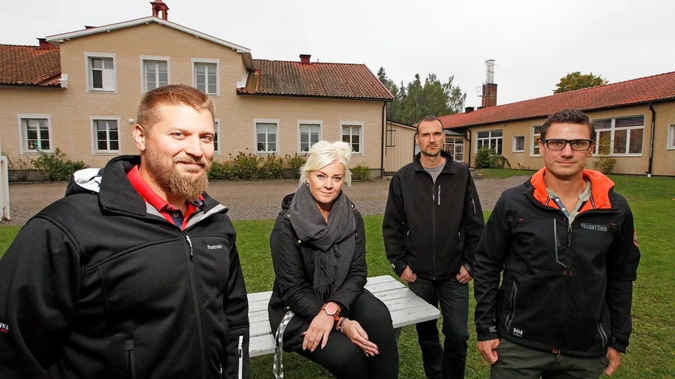 Föräldrarna Marcus Niburg, Elisabet Jacobsen, Roger Steen och Björn Larsson tycker Fogdö skola står för en trygg miljö.
