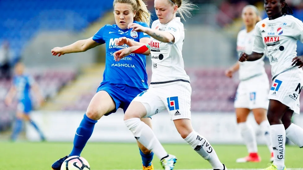 Fiona Brown återhämtade sig snabbt efter blodsockerfallet mot Hammarby. Nu väntar Rosa bandet-match mot Kristianstad för den skotska mittfältaren som är relativt nöjd med sin första säsong i den blåa Unitedtröjan. På söndagen byts den dock ut mot en rosa.