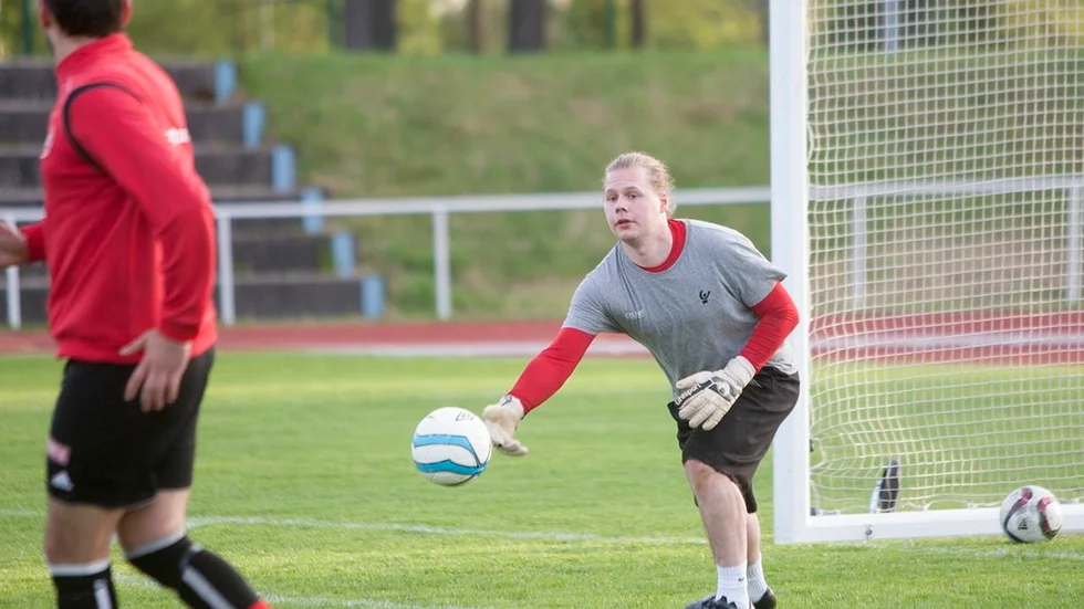 Målvakten Robin Pettersson lämnar KSK och har skrivit på för Bie i division 6-klubben Bie.