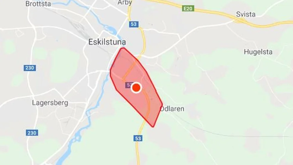 I det rödmarkerade områdena rådde det strömavbrott under måndagsmorgonen.