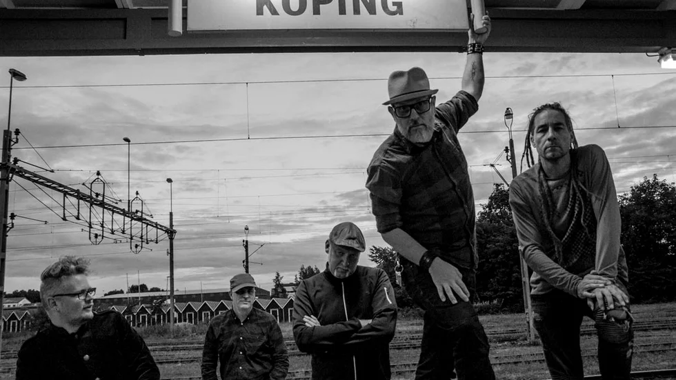 Charta 77 spelar live på Saga-salongen i Torshälla på fredag.