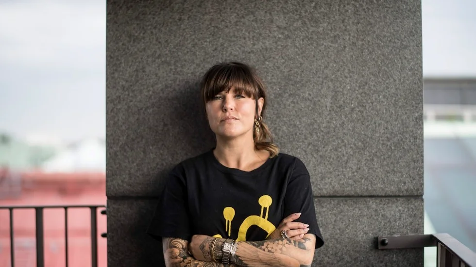 Mia Skäringer är en av Sveriges mest älskade och mångsidiga stjärnor, hon är komiker, skådespelare, sångare och författare. I mars kommer hon till Eskilstuna med sin show.