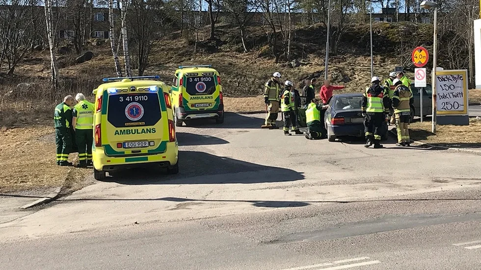 Ambulanser tillkallades efter en olycka med tre bilar i Stålforsrondellen. Ingen person blev dock skadad och behövde föras till sjukhus.