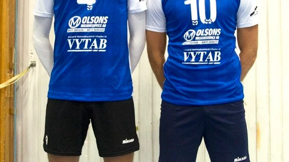 Två resliga herrar, Tomas Mroz och Albin Eriksson, en är precis över två meter och den andre precis under två meter, kommer att höja VVK:s anfallskapacitet den kommande säsongen.