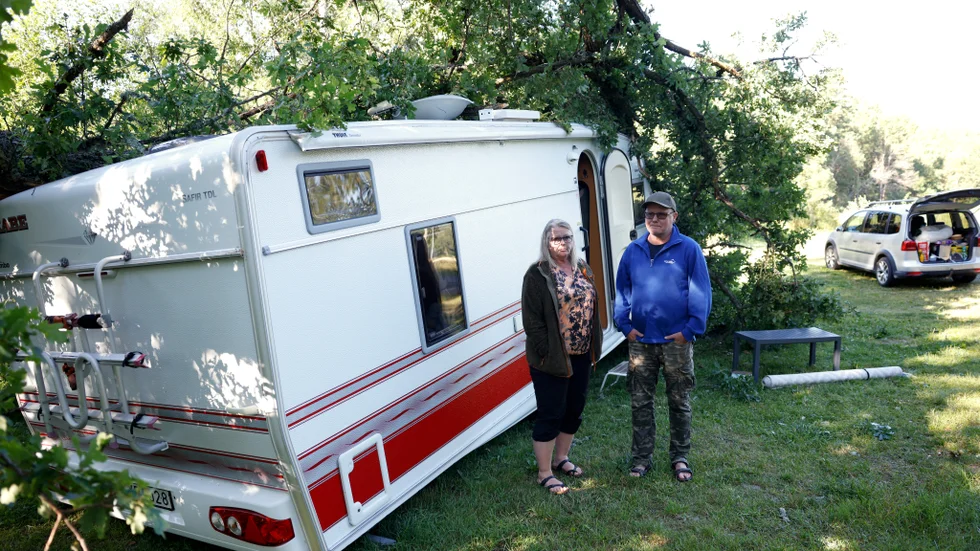 Anja Vervaart och Richard Samborg från Södertälje vaknade av ett brak natten mot fredagen. "Vi trodde det var en jordbävning".
