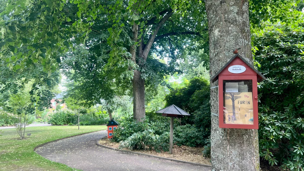 En av Bibliotekets sex bokholkar hittas i Stadsparken. 