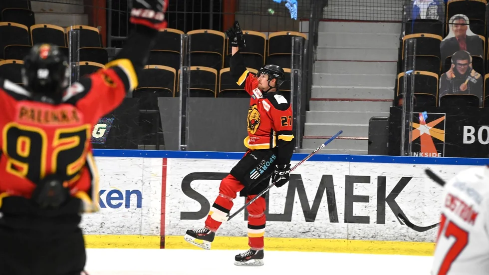 Pontus Burström svarade för 2–2-målet i en match där Lejon vann med 5–4 efter straffar.