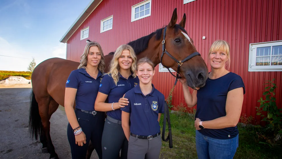 Wilma Marklund, Clara Marklund, Tyra Marklund och Linda Marklund förstärker stallet med flera nya hästar.