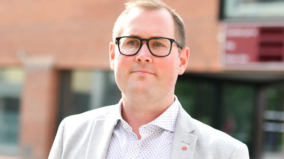 – "Om Centerpartiet i Skellefteå verkligen bryr sig om förskolan tycker jag ni ska prata med era borgerliga kamrater för att säkra en skolpolitik från nationell nivå som fungerar för alla barn och elever", menar Fredrik Stenberg (S), ordförande i för- och grundskolenämnden Skellefteå kommun. 