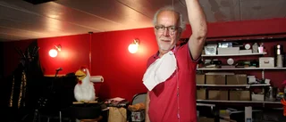 Näsström ger trolleriföreställning med allvarlig botten • Gör "Houdininummer" • Två gästartister i tältet