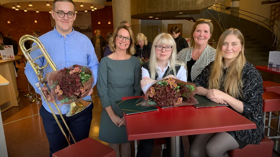 Årets stipendiater: Elias Rishaug Hellman, musikstipendiet, Elin Lindholm, Motala kulturstipendium, Tine Estelle Fjällner, utvecklingsstipendiet, Karin Westberg, Kultur- och fritidsutskottets ordförande, och Anna Hallros, musikstipendiet
