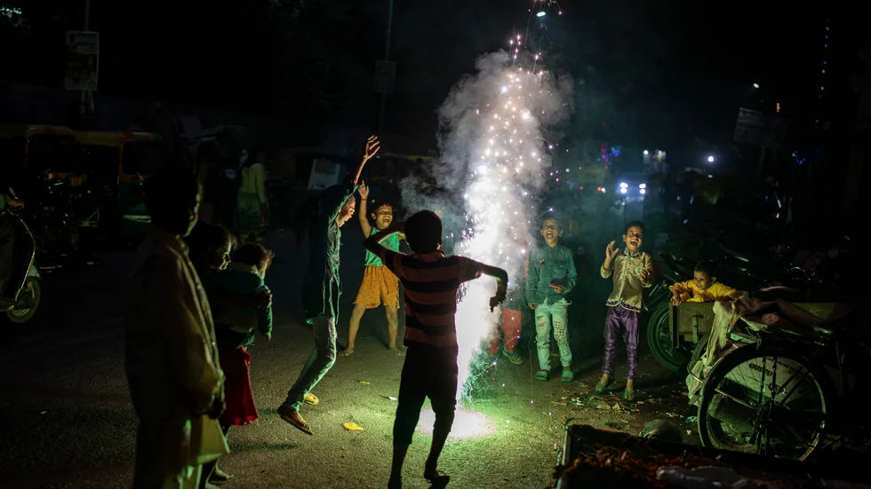 Barn i Delhi firar diwali på torsdagen. Nu betalar den indiska huvudstaden priset i form av giftig luft.