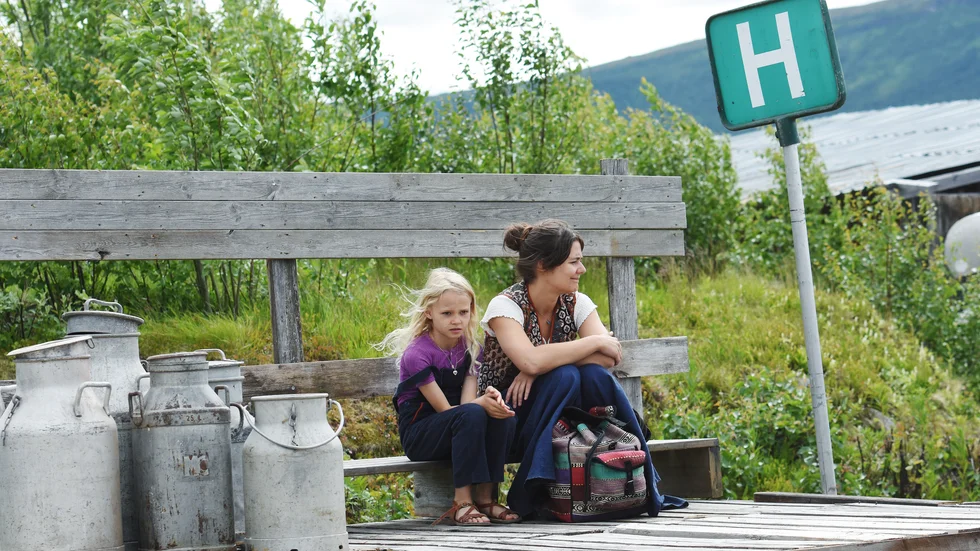 Inspelning av "Händelser vid vatten" ägde rum i Arjeplog. Asta Kamma August, här med Alva Adermark, är nominerad till årets kvinnliga huvudroll på Kristallengalan.
