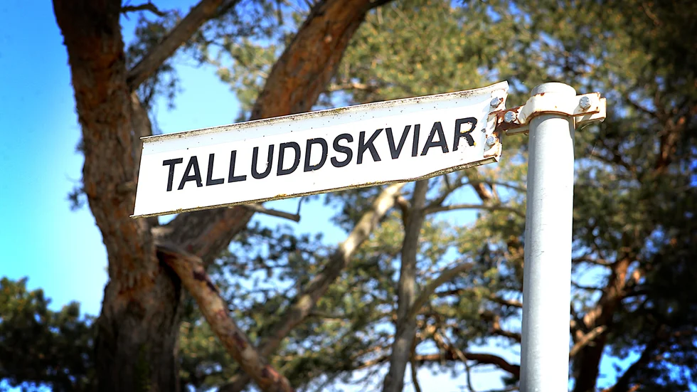 Talluddskviar ska lösas in och övergå i Region Gotlands ägo. Vem som äger vägen i dag är oklart.