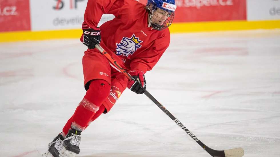 Karolína Erbanová har meritor från skridskosporten men nu är det ishockey som gäller och kommande säsong blir det spel i Almtuna.