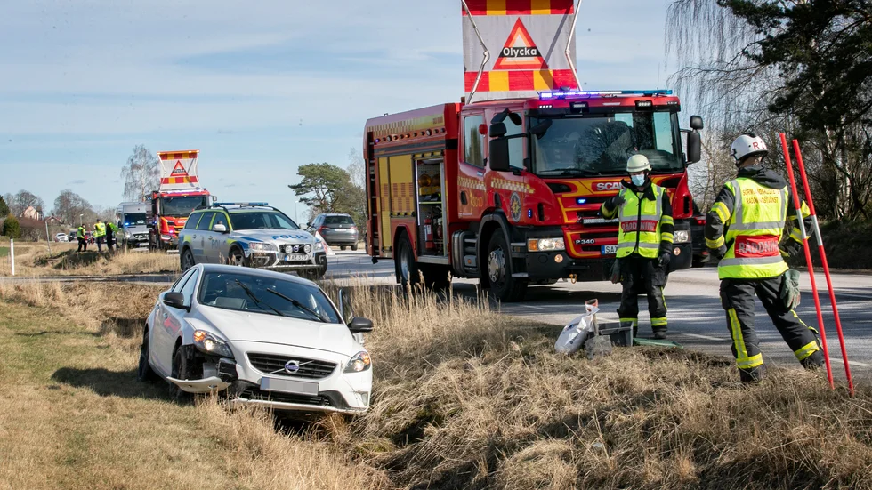 Bilen hamnade i diket vid Svalsta.