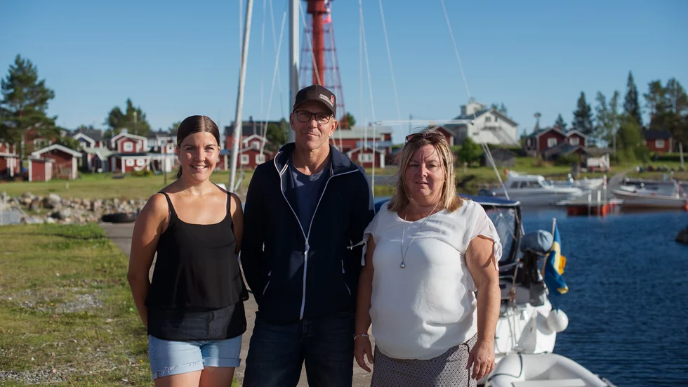 Familjen Johansson Larsson  som driver vandrarhem, café och båtturer till Pite-Rönnskär. Från vänster Julia Johansson, Mats Johansson och Jeanette"Nettan" Larsson. 